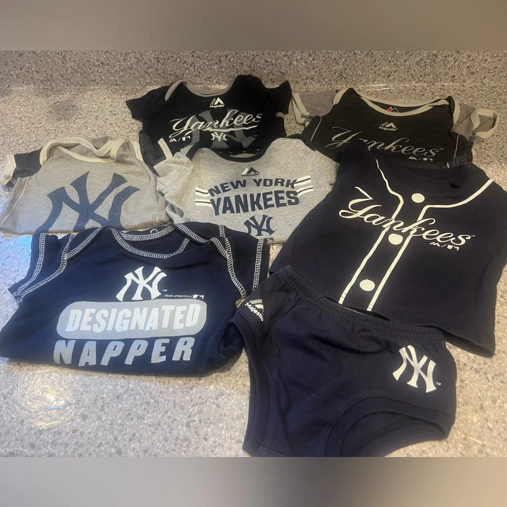 5 New York Yankees Baby Onesies & 1 Shirt w/diaper cover (6total) - Picture 1 of 8